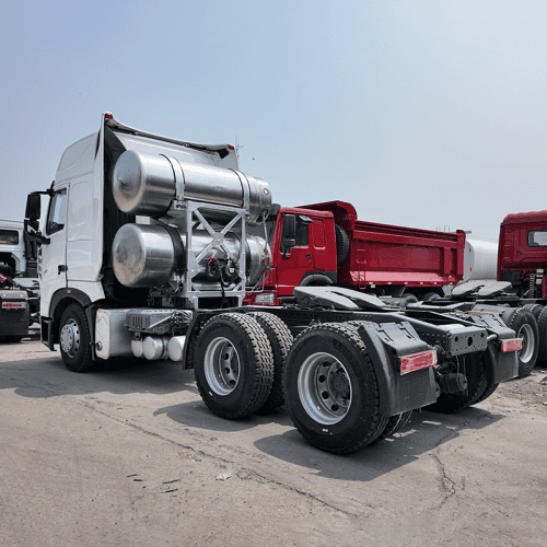 Used CNG Howo T7 6×4 Tractor Truck - 6x4 tractor - China Used Heavy Truck Exporter | Yinsutong Automobile