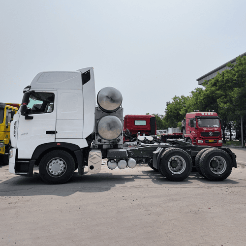 Used CNG Howo T7 6×4 Tractor Truck - 6x4 tractor - China Used Heavy Truck Exporter | Yinsutong Automobile