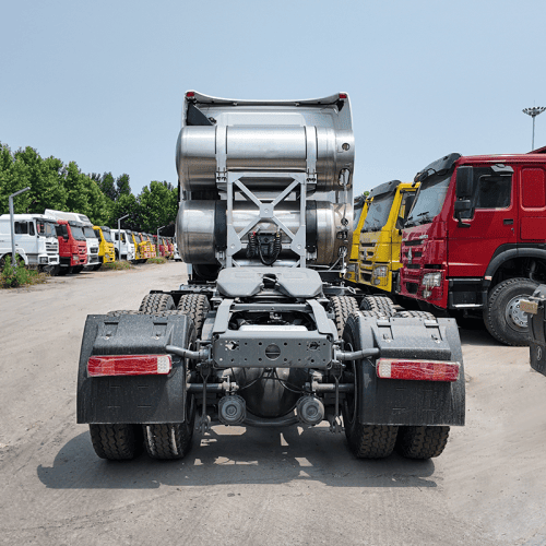 Used CNG Howo T7 6×4 Tractor Truck - 6x4 tractor - China Used Heavy Truck Exporter | Yinsutong Automobile